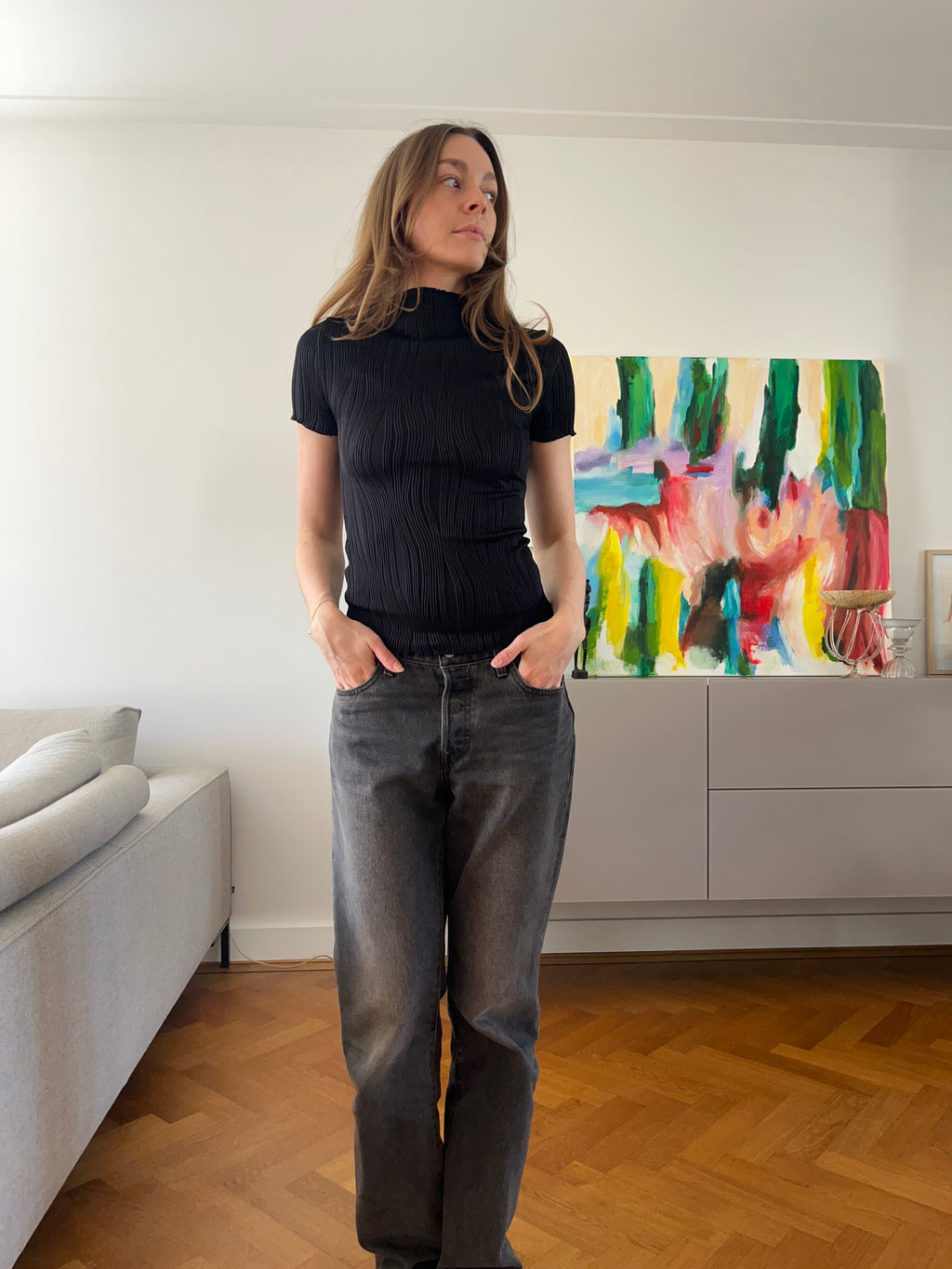 BLACK TEXTURED PLEATED STRETCH TOP