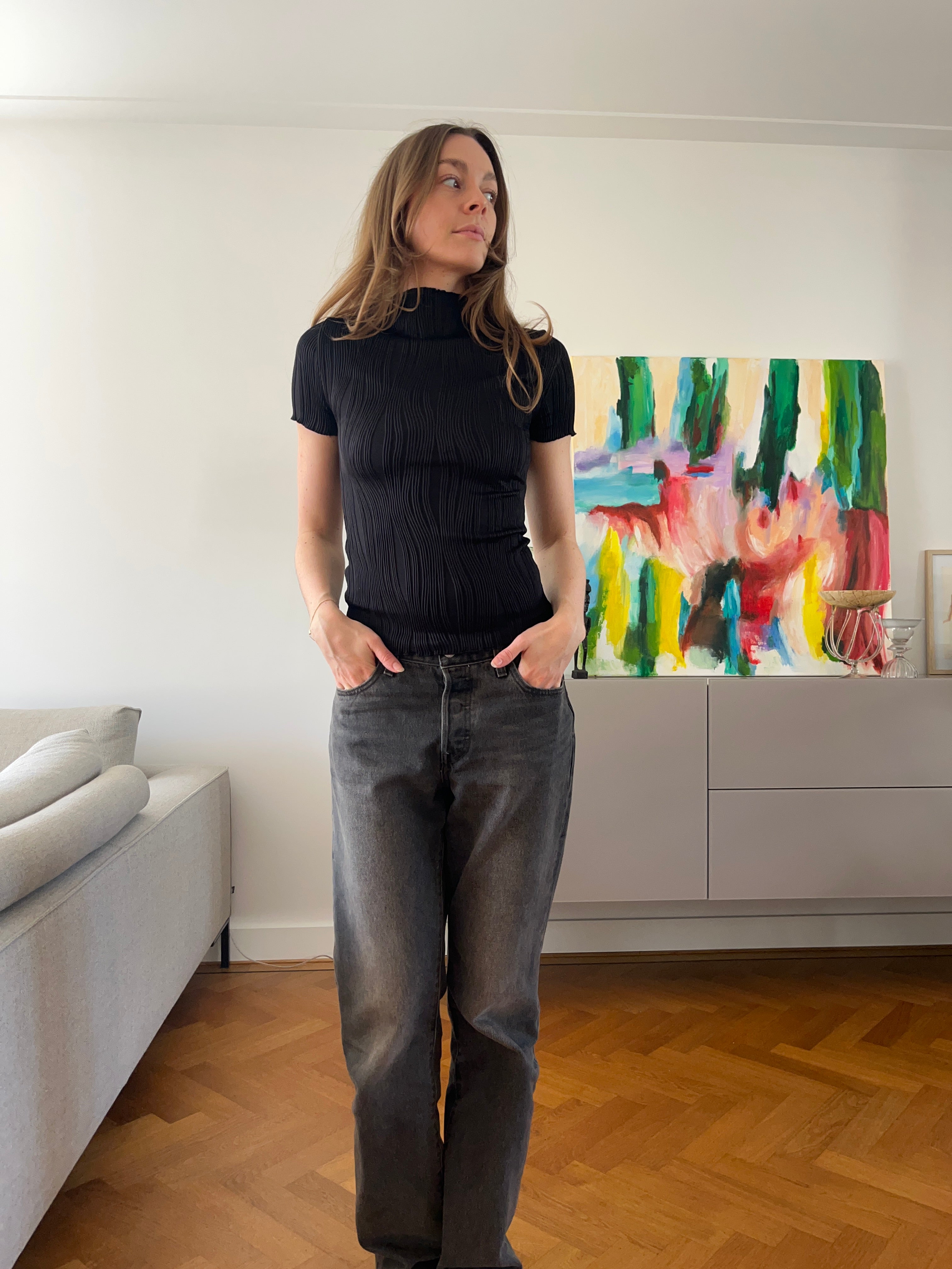BLACK TEXTURED PLEATED STRETCH TOP